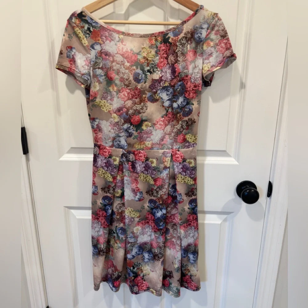 Dress - Picture 1 of 2